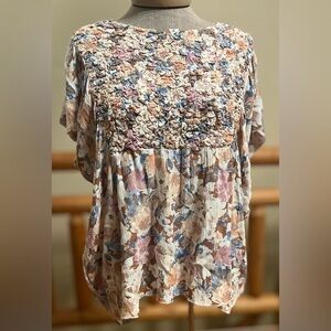🌸 Gimmicks by BKE Smocked Floral Blouse (Size XS)